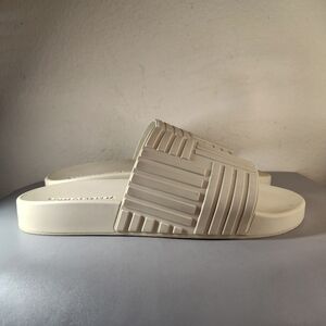 Bottega Veneta Ivory Embossed Rubber Flat Slide Sandals Size EU 39 US 8 Women